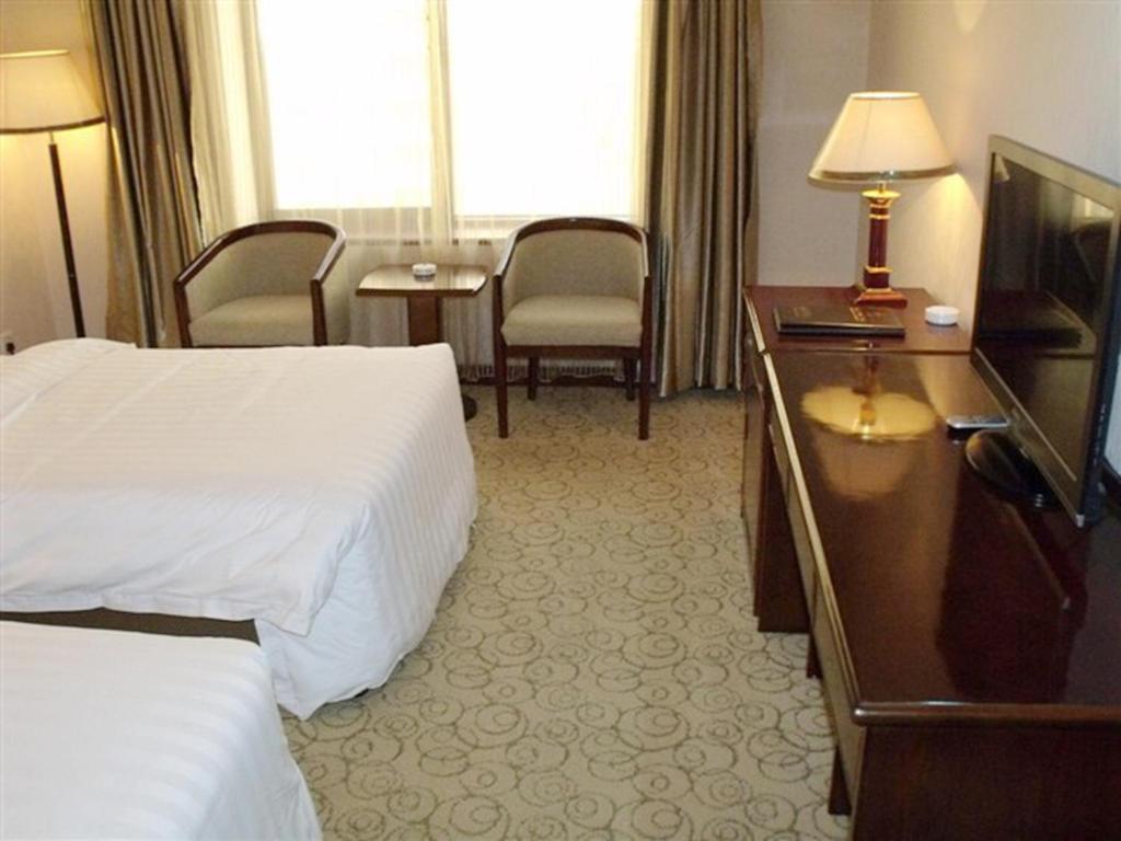 Beijing Jingu Qilong Hotel Room photo